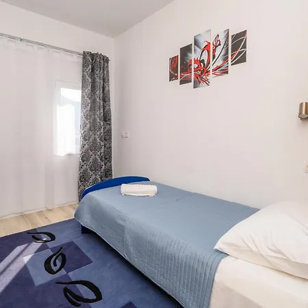 Apartman Dora *
